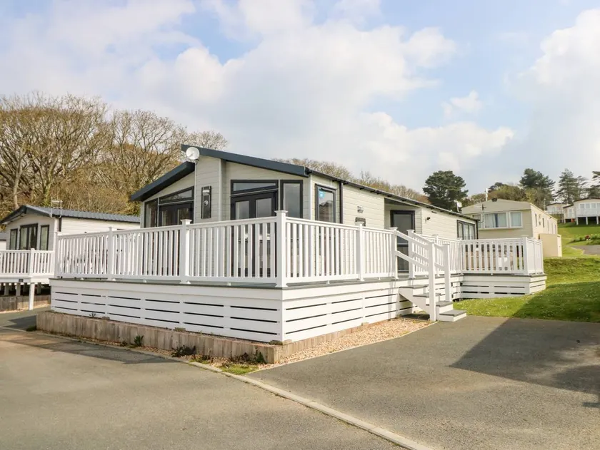 Family-oriented charming cottage with garden, pool & hot tub | Beach view | Close to the beach | Pets are welcome - Image 1