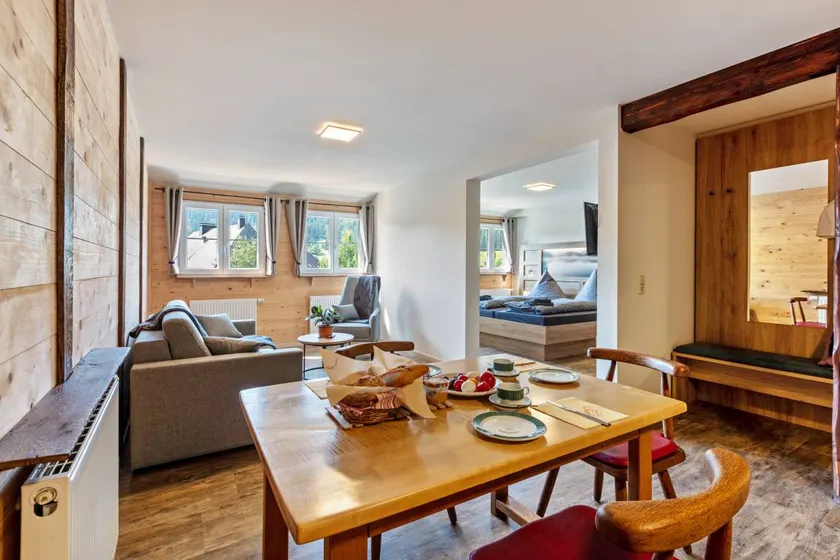 Apartment with garden | Mountain view - Image 1