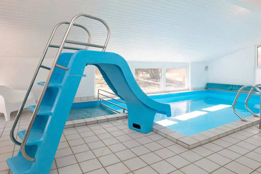 Fully equipped big house with pool, sauna & terrace - Image 1