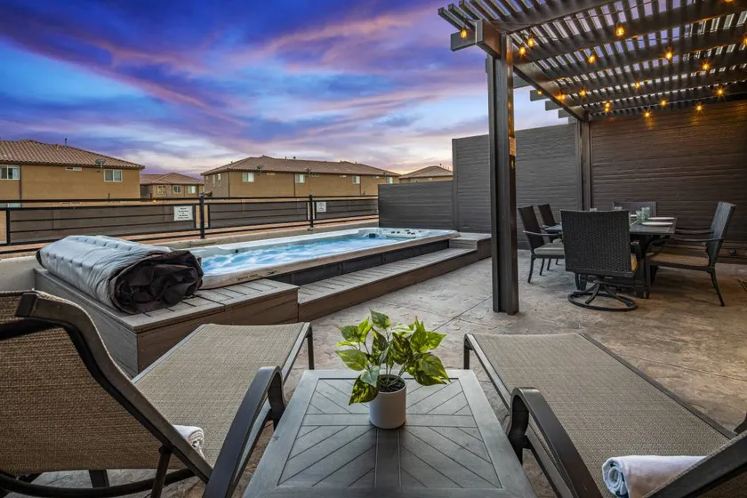 Merveilleuse maison adaptée aux familles avec piscine chauffée, jacuzzi et barbecue | Vue montagne - Image 1
