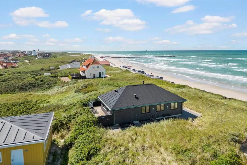 Fully equipped holiday home with terrace, sauna & hot tub | Sea view | Close to the beach - Image 1