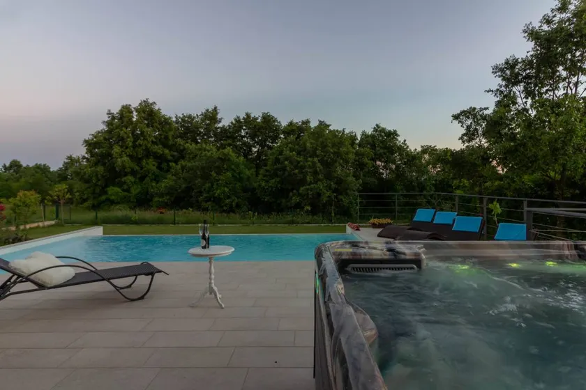 Villa with pool, BBQ & terrace - Image 1