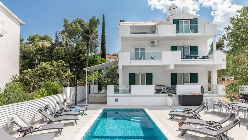 Apartment with terrace, pool & barbeque - Image 1