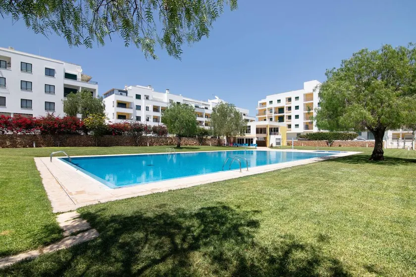Apartment 'Vila Armação de Pêra' with Shared Pool, Wi-Fi and Air Conditioning - Image 1
