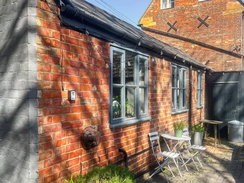 Cottage with garden | River view - Image 1