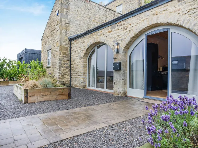 Cottage with garden | River view - Image 1