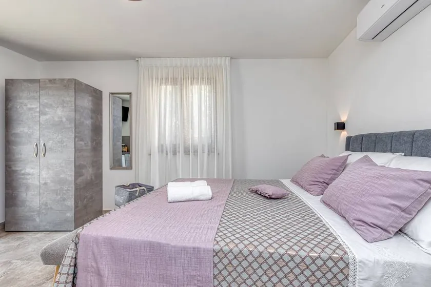 Private room with garden & terrace - Image 1