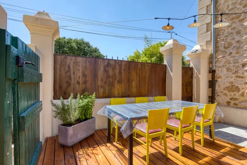 House with barbeque & terrace - Image 1