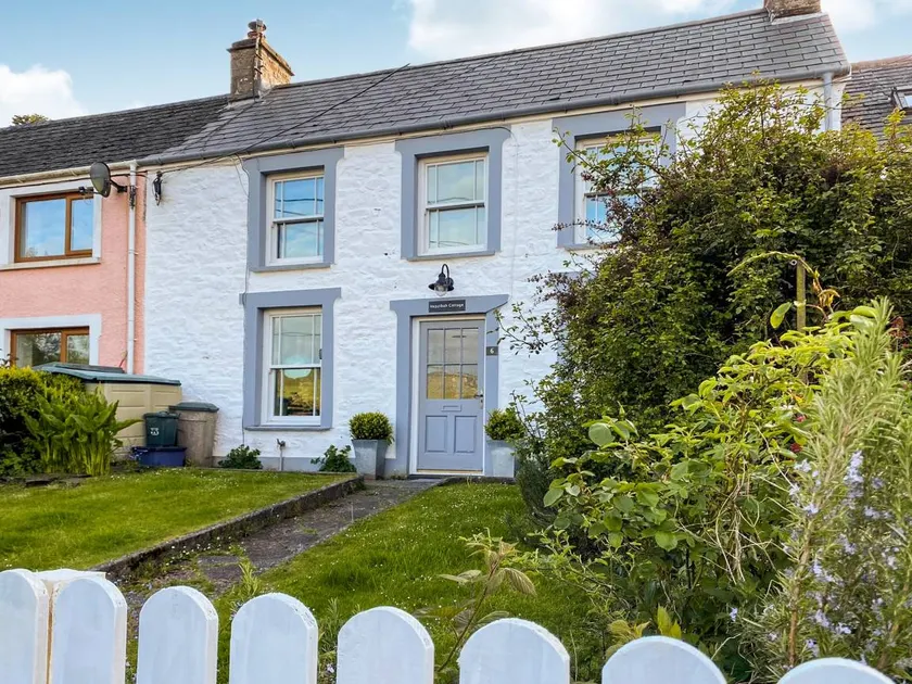 Cottage with terrace, BBQ & garden - Image 1