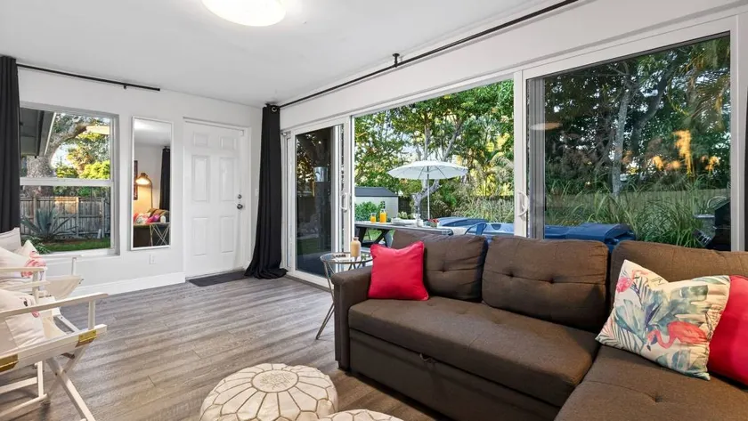 Middle Terrace Cottage by AvantStay | Hot Tub, Firepit, Al Fresco Dining | 10mins to Beach - Image 1