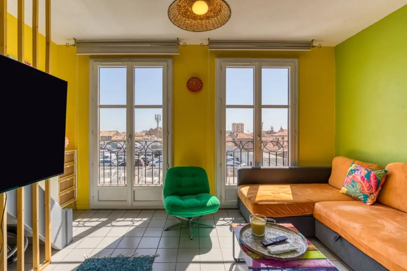 Apartment "Le Duplex Des Halles" with Balcony and Air Conditioning - Image 1