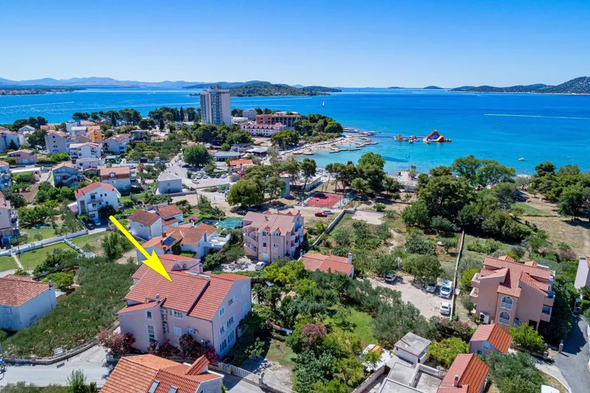 Holiday apartment with garden - Image 1