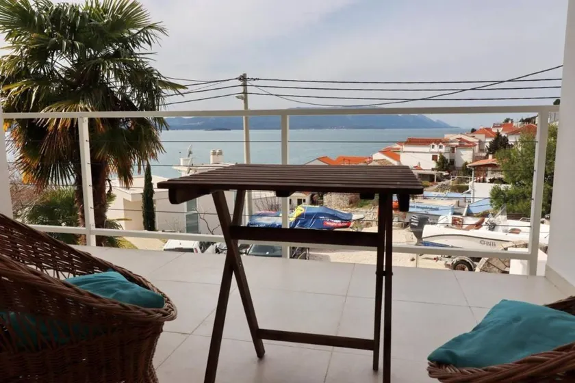 Exquisita casa vacacional totalmente equipada con jardín y barbacoa | Vistas al mar | En la playa - Image 1