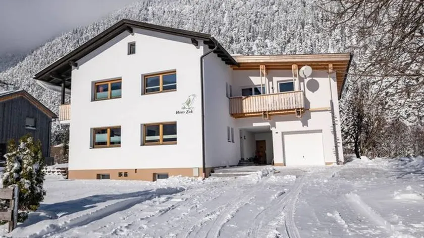 Holiday apartment with garden - Image 1