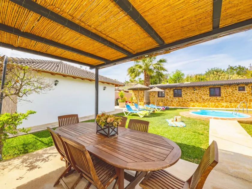 Cottage with barbecue, garden & private pool | Mountain view - Image 1