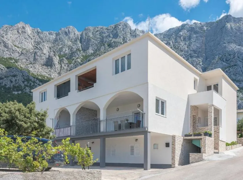 Flat with terrace, hot tub & barbeque | Water view - Image 1
