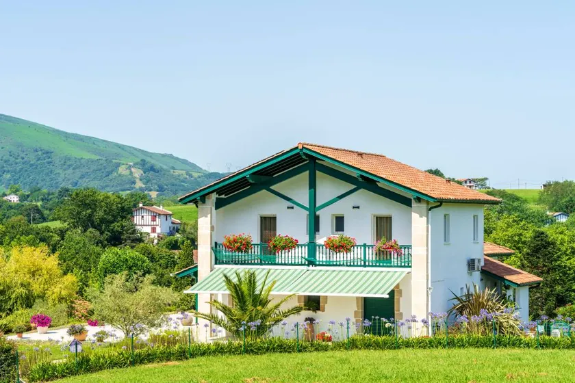 "Xokoa" Apartment with Mountain Views, Private Terrace, and Wi-Fi - Image 1