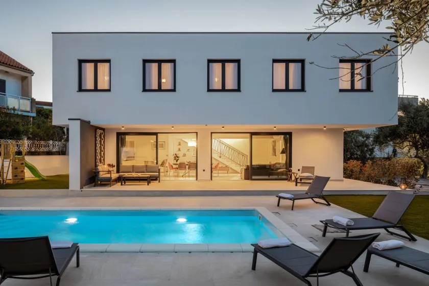 Villa with garden, barbecue & hot tub | Pool view - Image 1