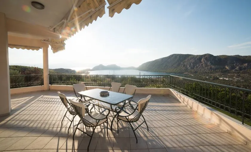 Holiday Home 'Ourdreamhouse in Loutraki' with Sea View, Wi-Fi and Air Conditioning - Image 1