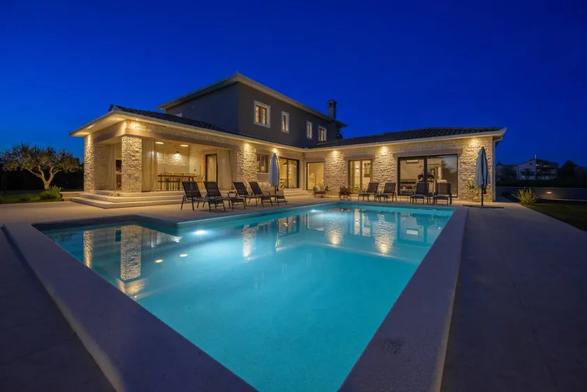 Encantadora villa con terraza, barbacoa y piscina - Image 1