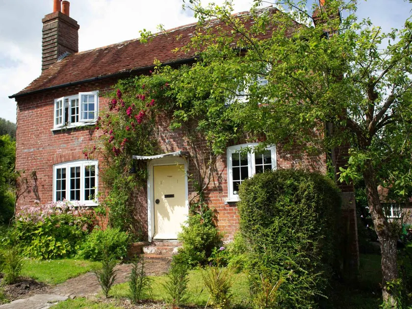Fully equipped pleasant cottage with garden & terrace | Pets allowed - Image 1