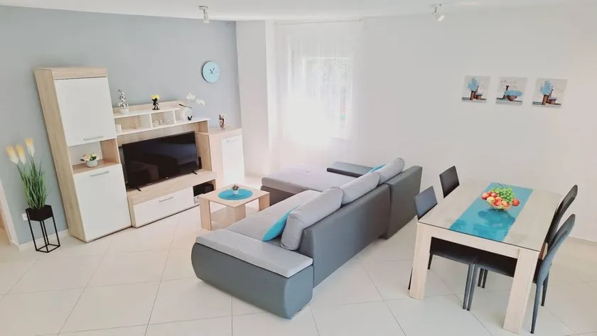 Apartamento con jardín, barbacoa y terraza - Image 1