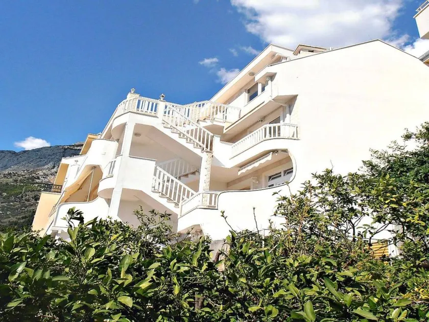 Flat | Close to the beach - Image 1