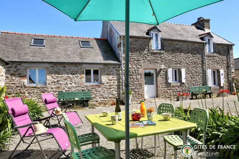 Gite with barbeque, terrace & garden - Image 1
