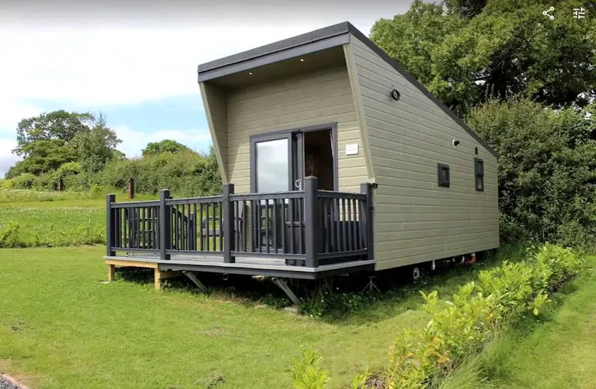 Cozy Glamping Pod Rental for Weekend Getaways from Manchester - Image 1