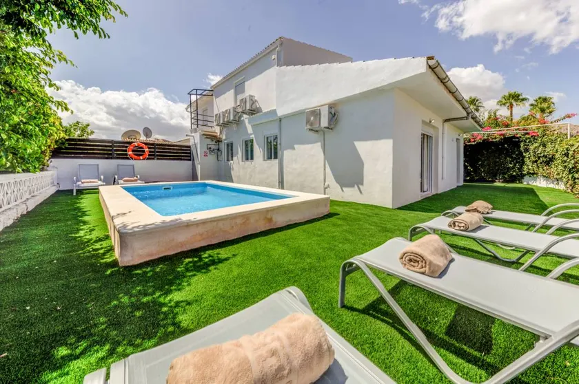 Maison de vacances entièrement équipée avec barbecue, piscine privée et terrasse - Image 1