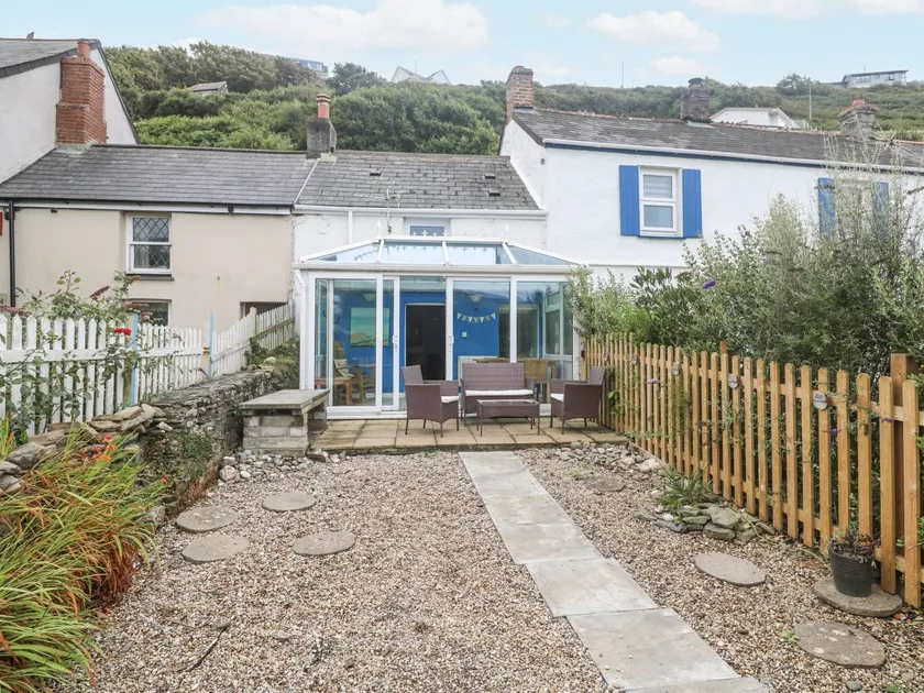 Cottage with terrace & garden | Beach view - Image 1