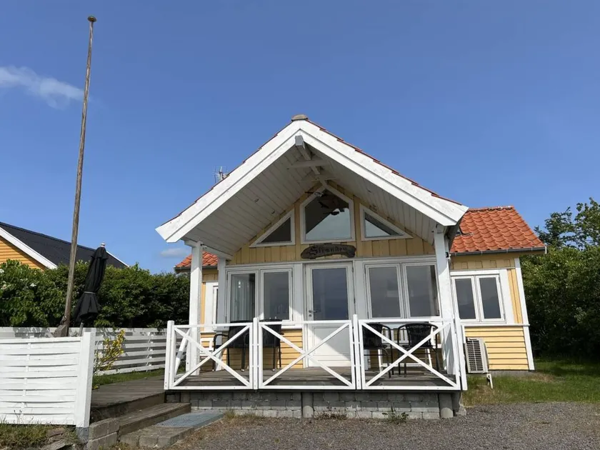 Children-friendly holiday home with garden | Sea view | Beach nearby - Image 1