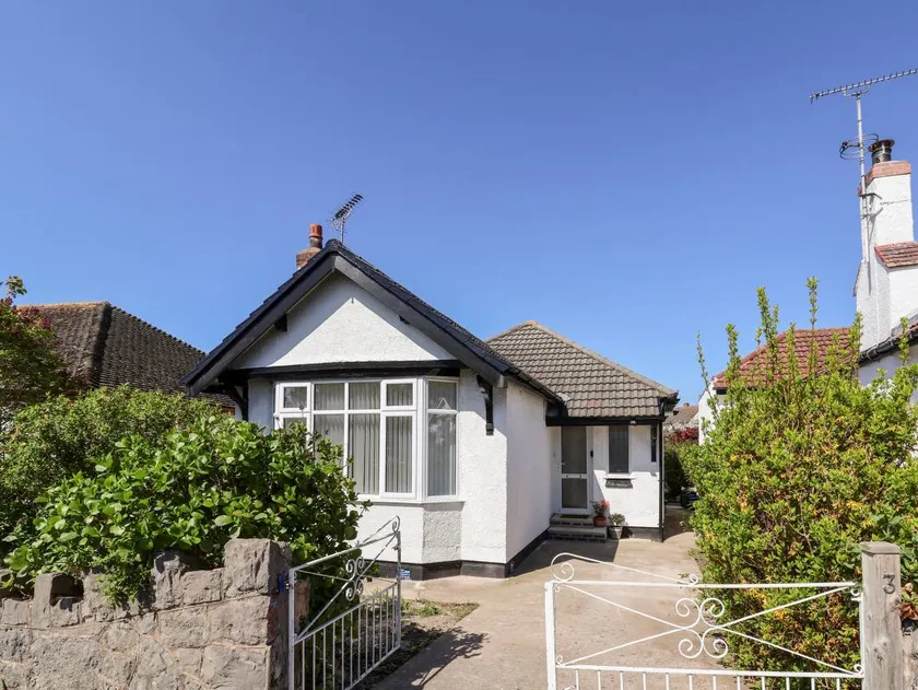 Children-friendly beautiful cottage with garden | Beach view - Image 1