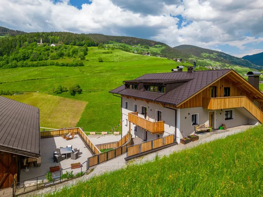 Children-friendly farm with garden & terrace | Mountain view | Suitable for remote work - Image 1