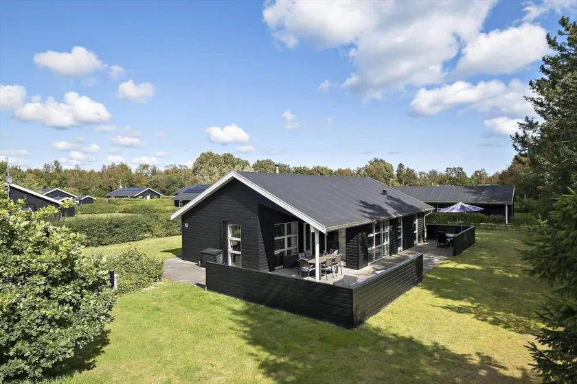 Fully equipped house with pool, terrace & hot tub | Dogs allowed - Image 1