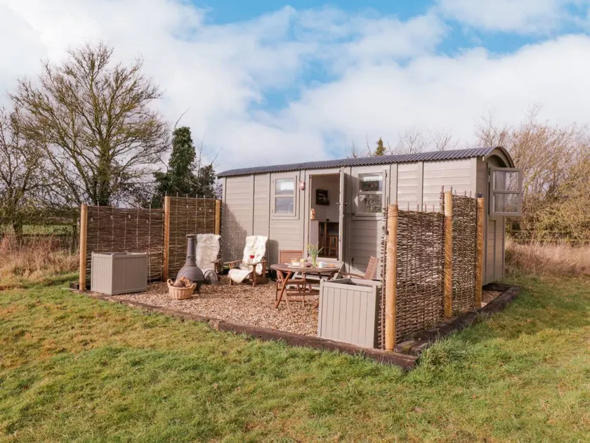 Cottage with garden - Image 1