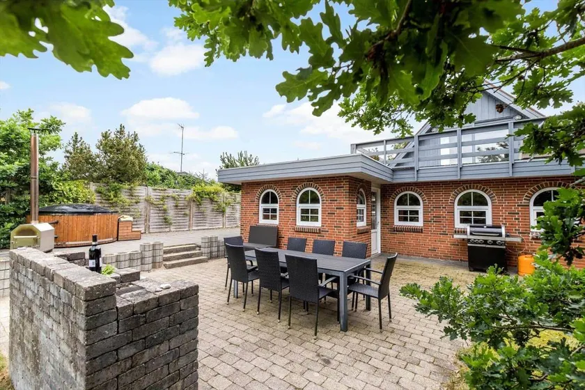 Holiday home with terrace, hot tub & barbeque - Image 1