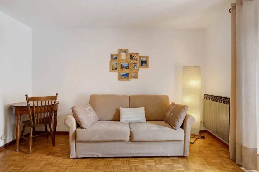 Charming Appartamento Delfine in central La Salle with balcony and mountain views - Image 1