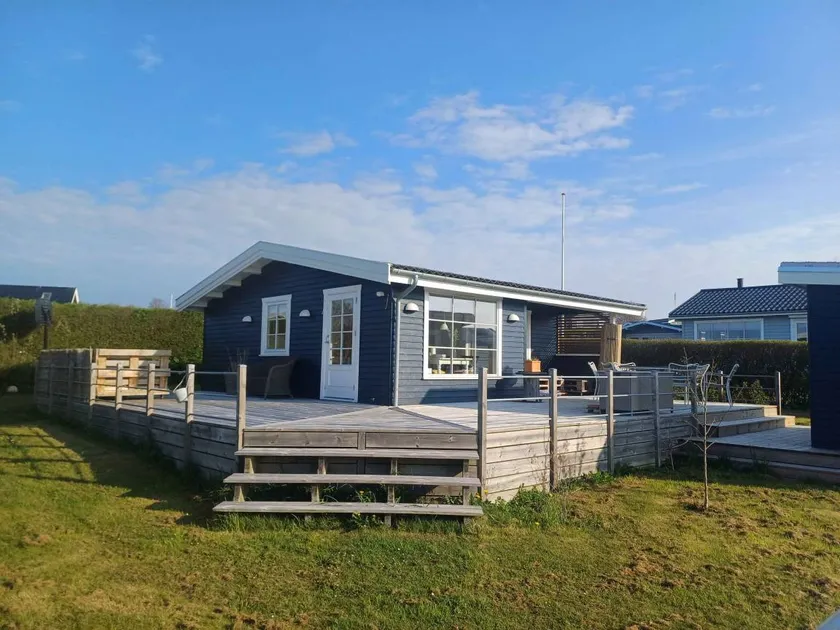 House with garden & barbecue - Image 1