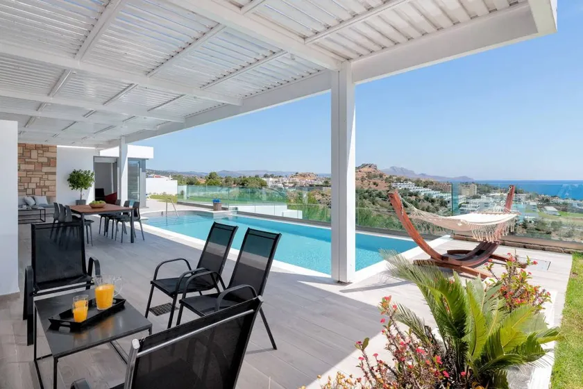 Villa con giardino, piscina privata e terrazza | Vista sull'acqua - Image 1