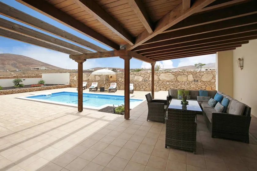Holiday home with barbeque, garden & private pool | Mountain view - Image 1