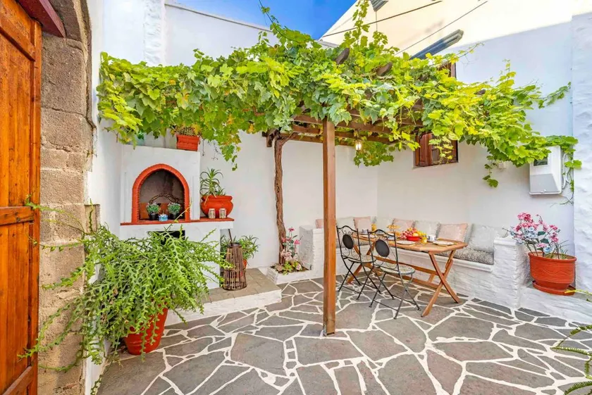 Holiday home with garden - Image 1