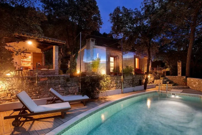 Fully equipped wonderful holiday home with heated pool, terrace & barbeque | Pet-friendly - Image 1