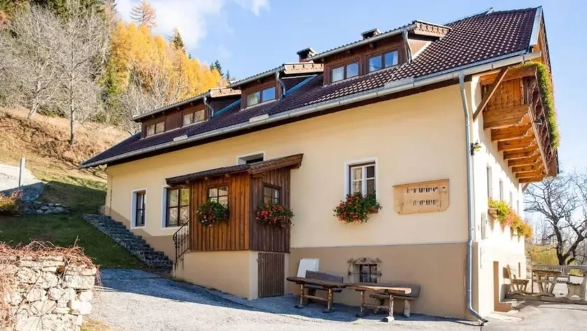 House with barbeque & garden - Image 1
