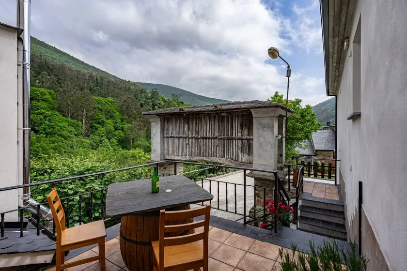 Holiday apartment with terrace, BBQ & garden | Garden view - Image 1