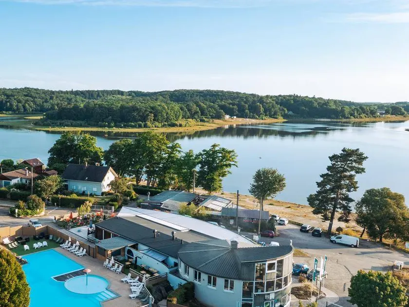 Child-friendly unique accommodation with hot tub, terrace & heated pool - Image 1