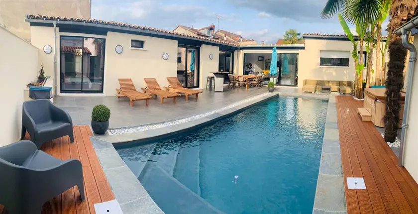 Familienorientierte Villa mit Grill, Whirlpool und privatem Pool | Poolblick - Image 1