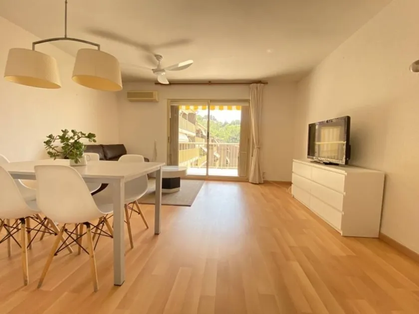Apartment with terrace, garden & pool - Image 1