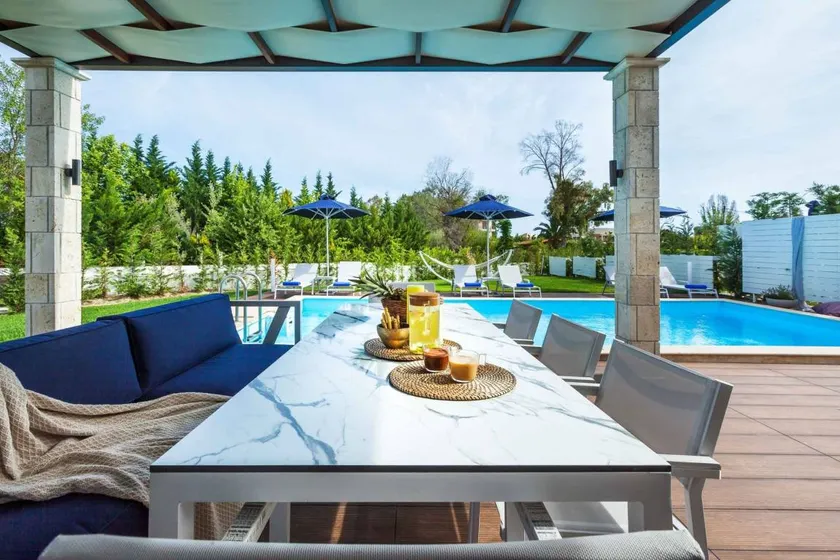 Charming villa with terrace - Image 1