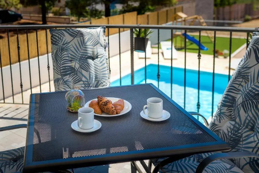 Fully equipped wonderful house with pool, garden & terrace | Pet-friendly - Image 1